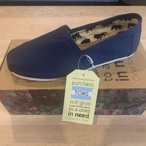 Tom's navy blue canvas slip-on